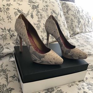 Sam Edelman pumps